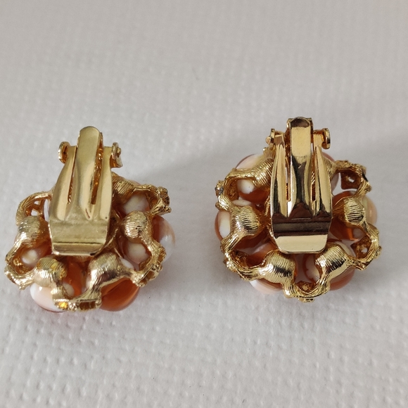 Vintage Cream and Lucite Wired Beads Cluster Earrings EUC - Picture 6 of 10